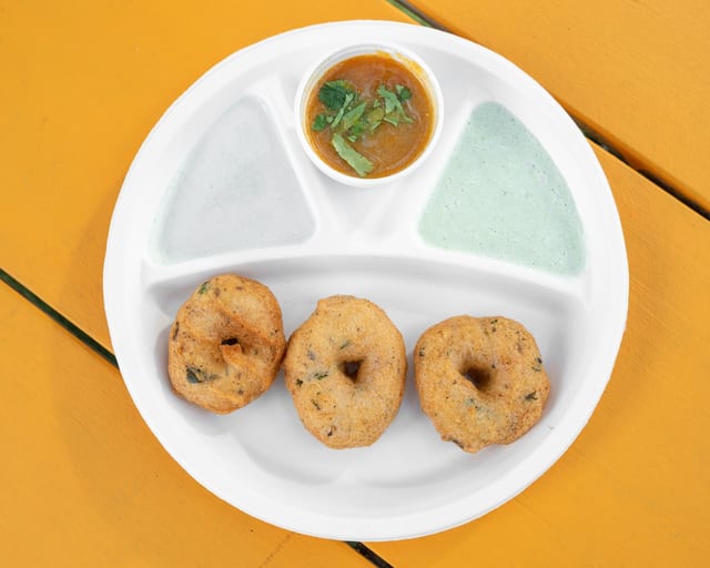 O - Sambar Vada (3 Nos) w/ Chutney